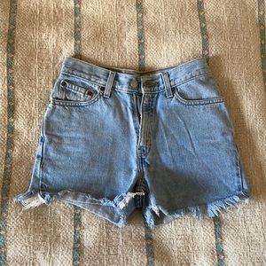 High waisted LEVIS cut off shorts vintage 24/25